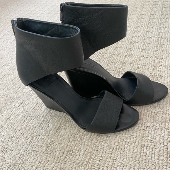 Black leather Vince wedge sandals - size 6 1/2 US - Picture 13 of 14
